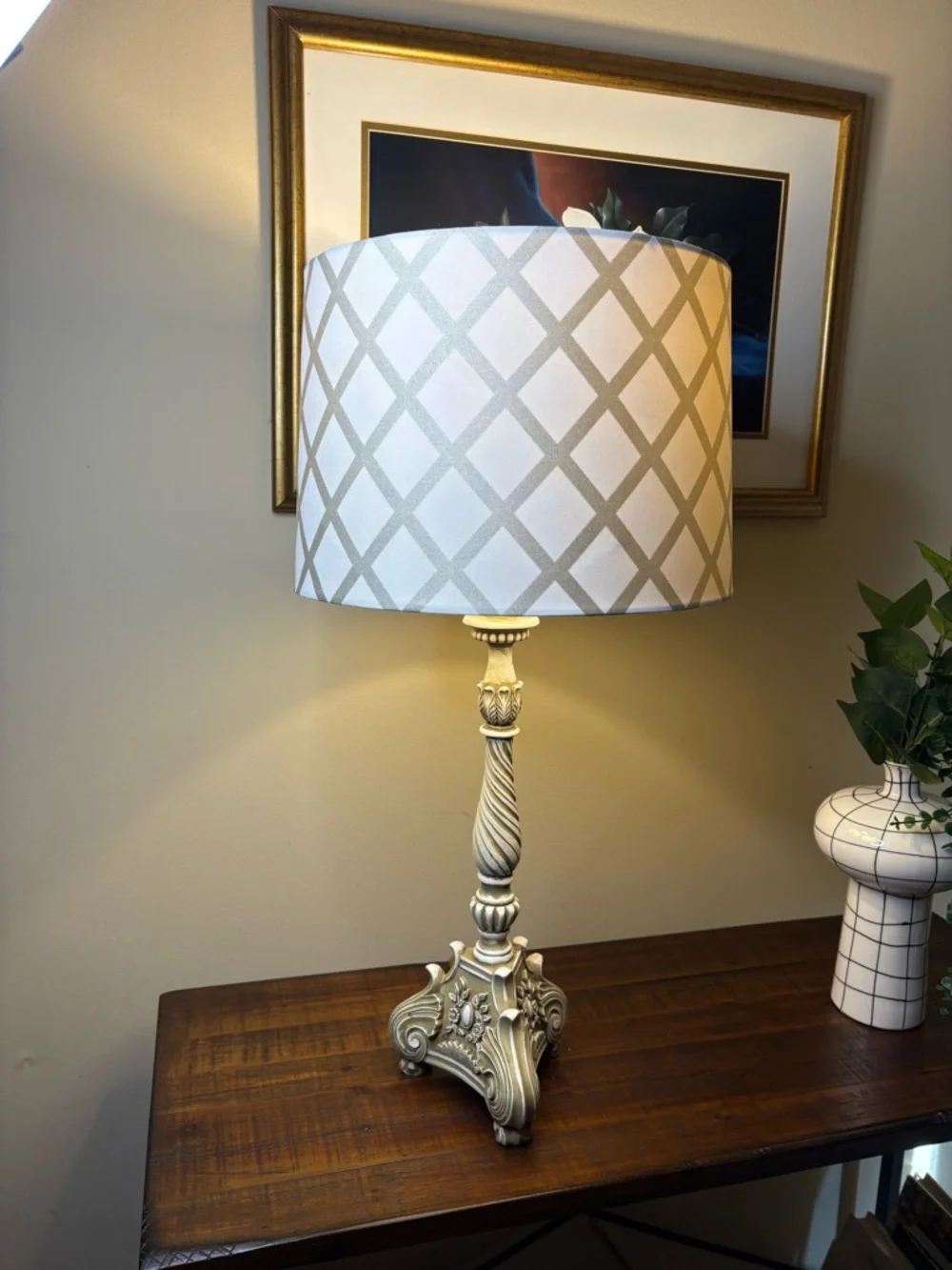 Vintage - Style Table Lamp With a Distressed White Finish/  Lattice Drum Shade - Picture 9 of 15